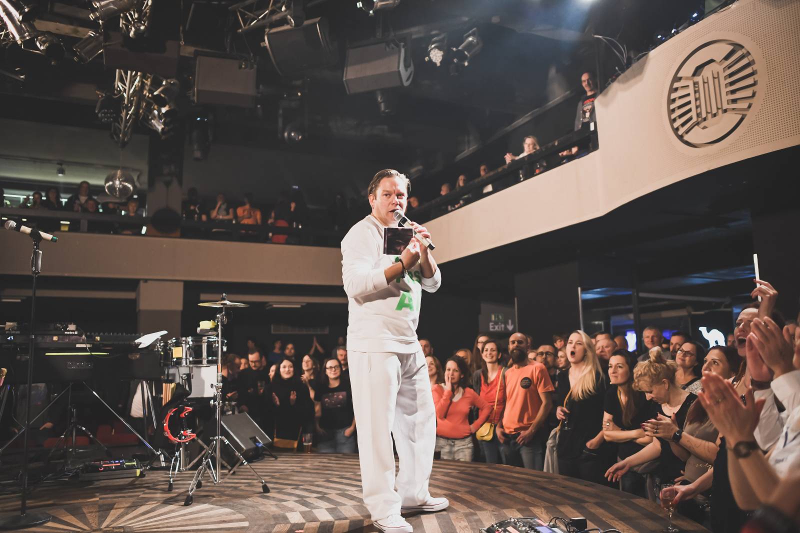 Monkey Business pokřtili debutové album Romana Holého a pobesedovali s fanoušky