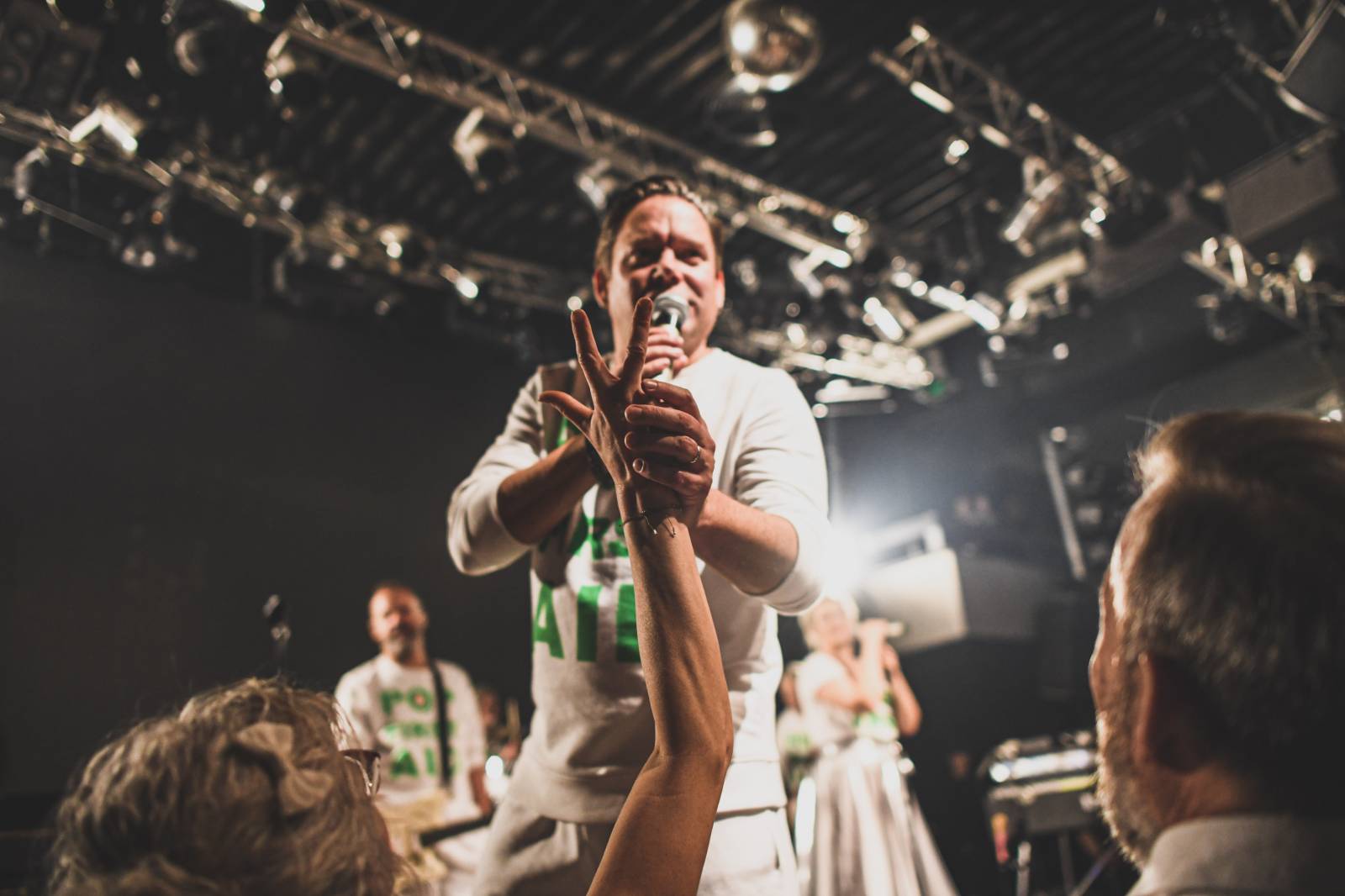 Monkey Business pokřtili debutové album Romana Holého a pobesedovali s fanoušky