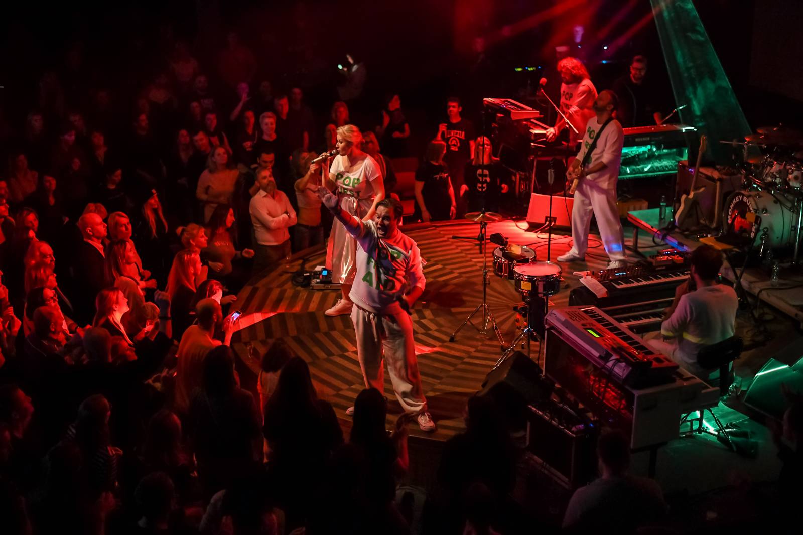 Monkey Business pokřtili debutové album Romana Holého a pobesedovali s fanoušky