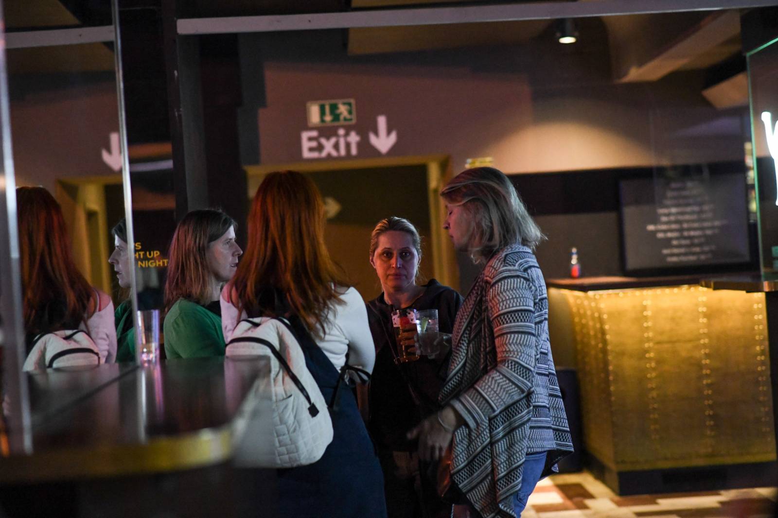 Monkey Business pokřtili debutové album Romana Holého a pobesedovali s fanoušky