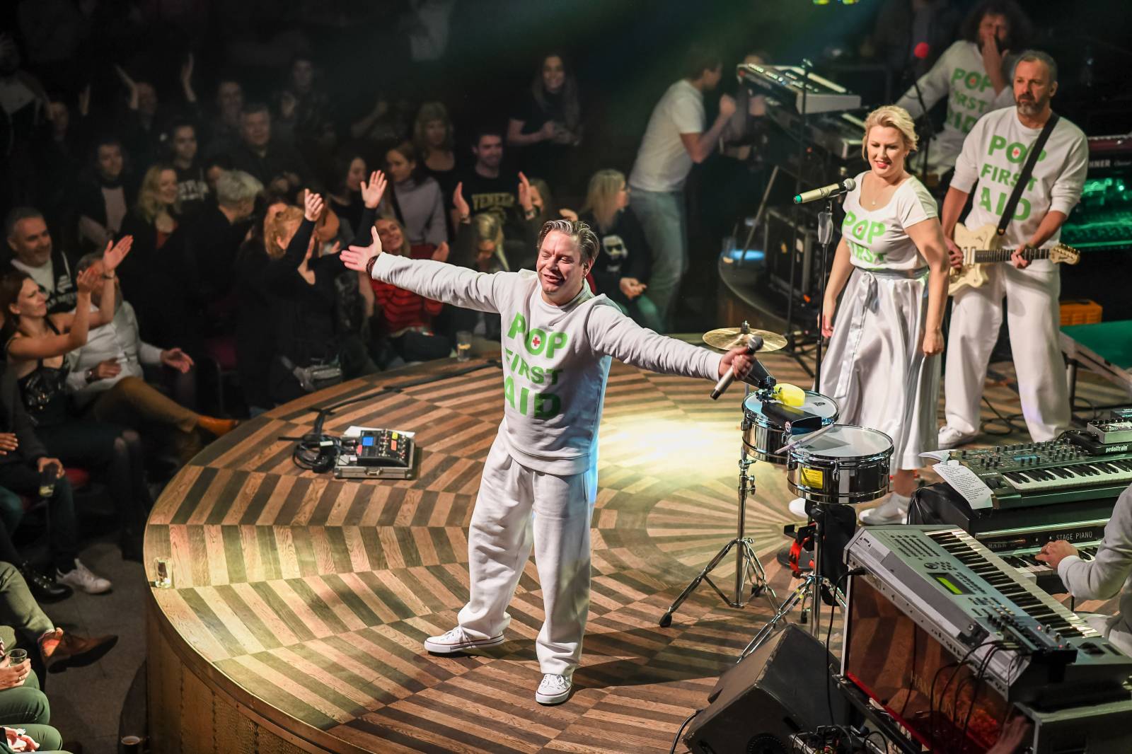 Monkey Business pokřtili debutové album Romana Holého a pobesedovali s fanoušky