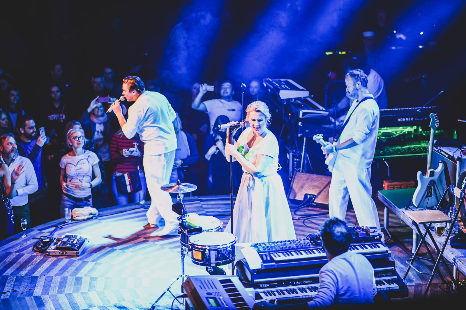 Monkey Business pokřtili debutové album Romana Holého a pobesedovali s fanoušky