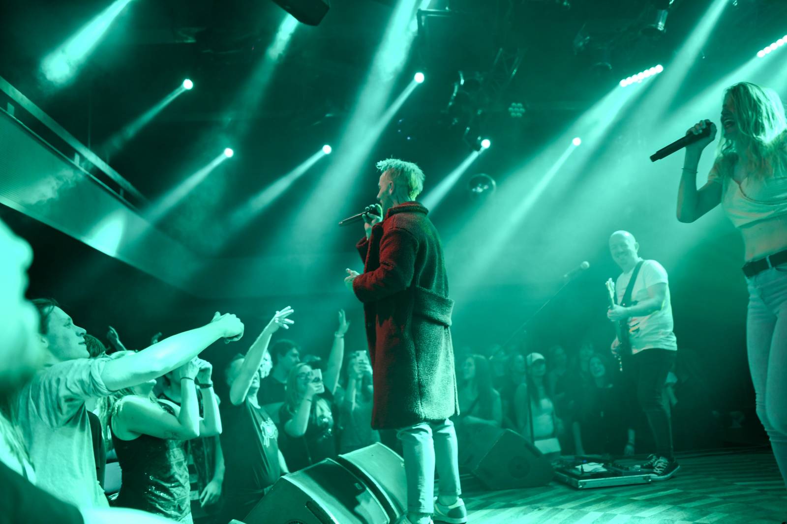 Vtípky i sexy tanec. Skyline na odloženém koncertě rozpumpovali publikum