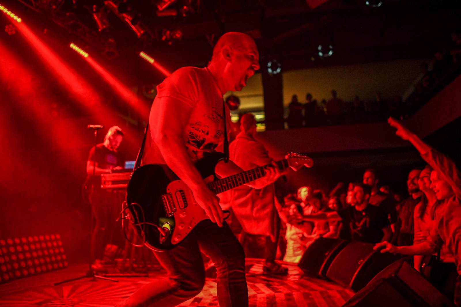 Vtípky i sexy tanec. Skyline na odloženém koncertě rozpumpovali publikum