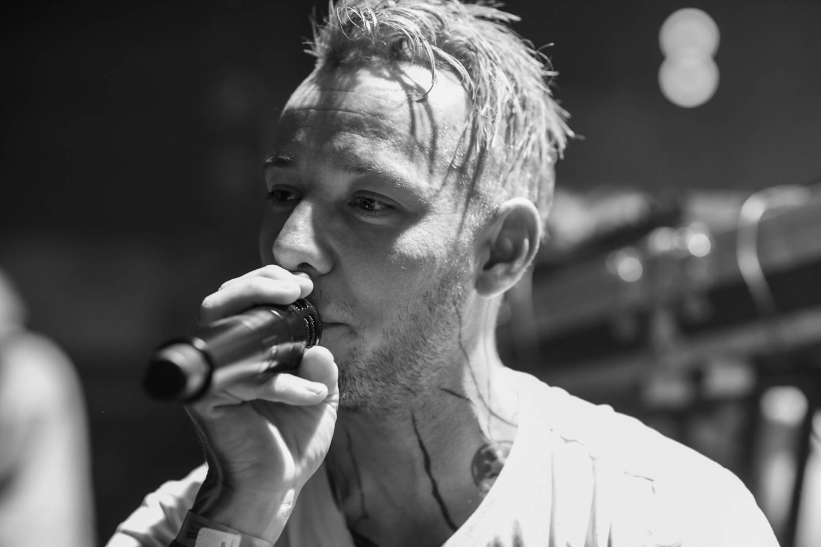 Vtípky i sexy tanec. Skyline na odloženém koncertě rozpumpovali publikum