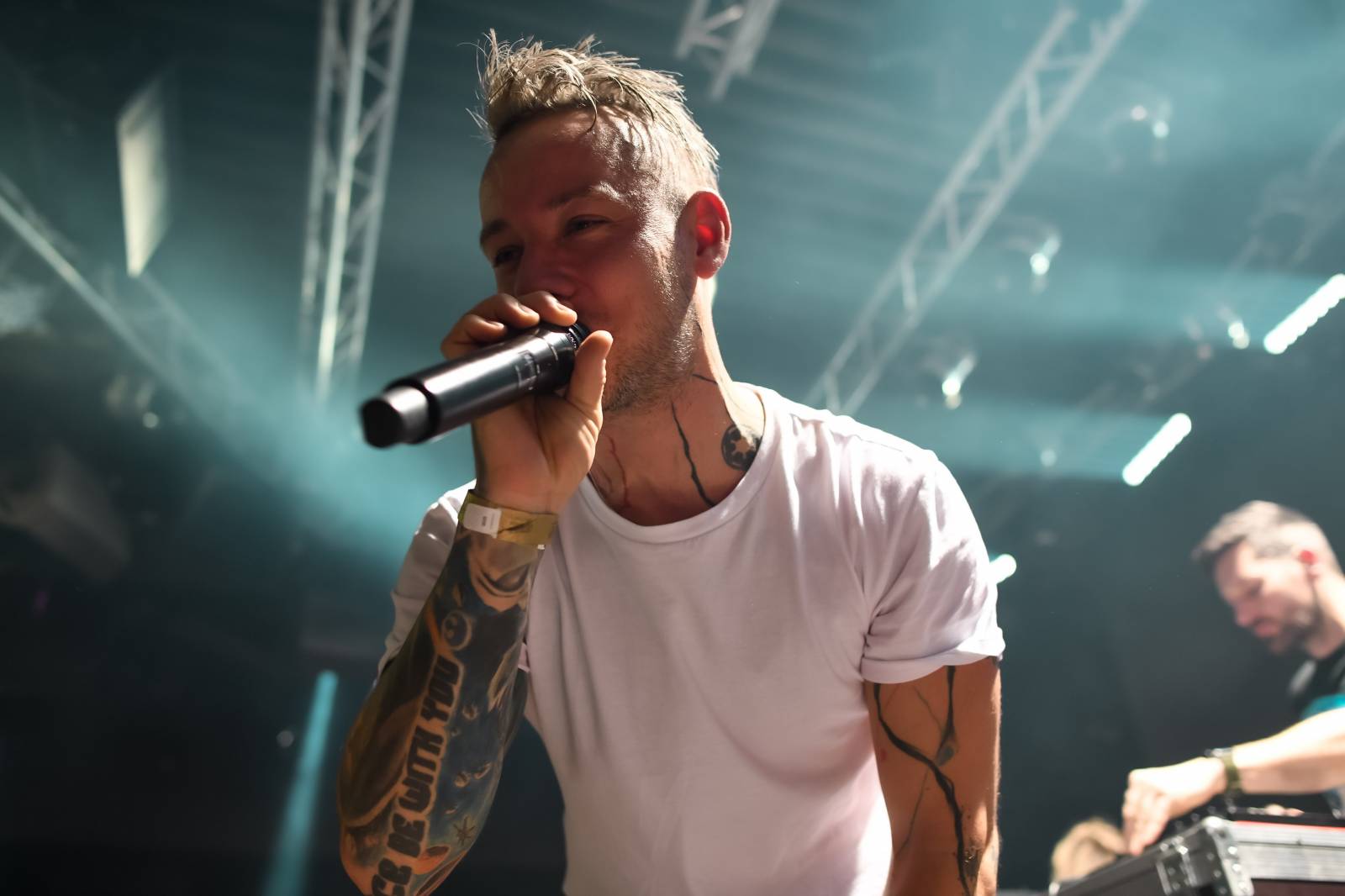 Vtípky i sexy tanec. Skyline na odloženém koncertě rozpumpovali publikum