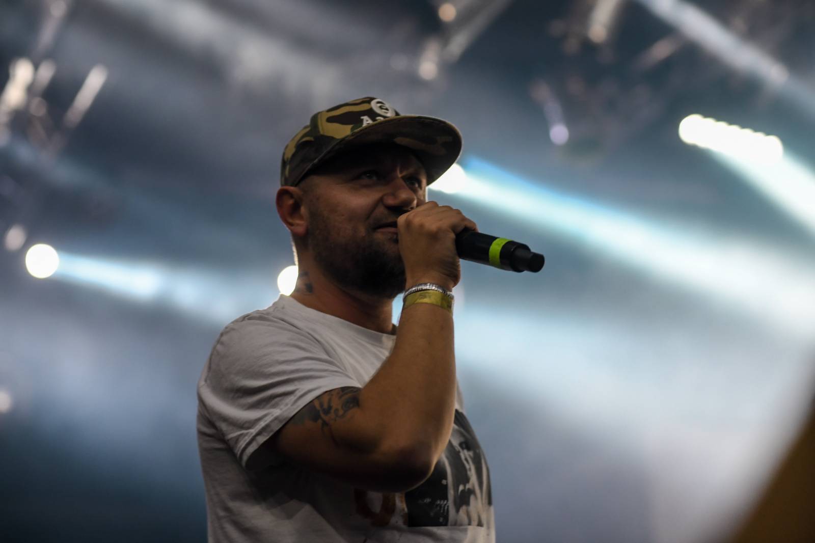 Vtípky i sexy tanec. Skyline na odloženém koncertě rozpumpovali publikum