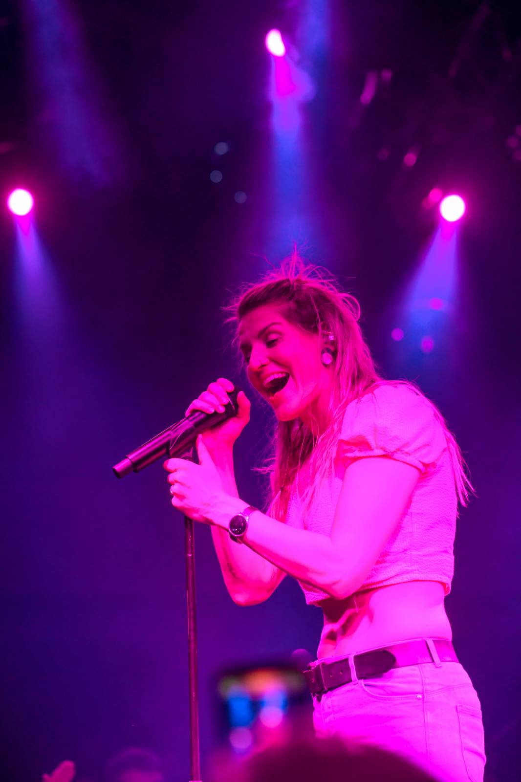 Vtípky i sexy tanec. Skyline na odloženém koncertě rozpumpovali publikum