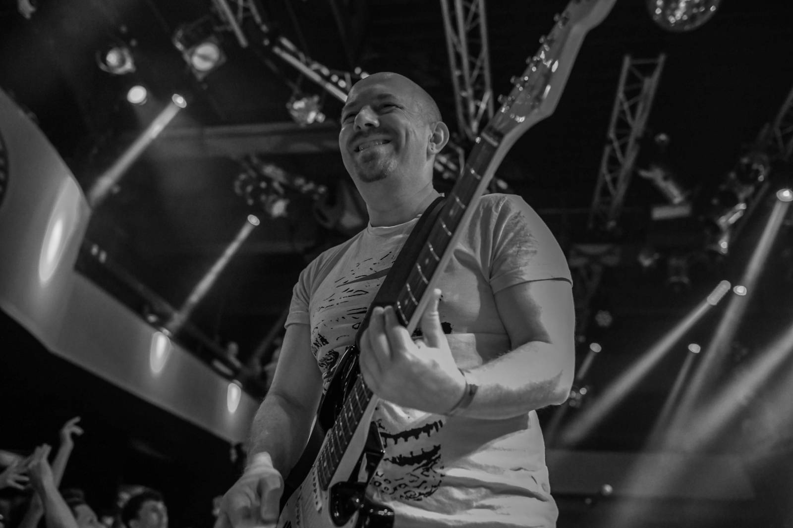 Vtípky i sexy tanec. Skyline na odloženém koncertě rozpumpovali publikum