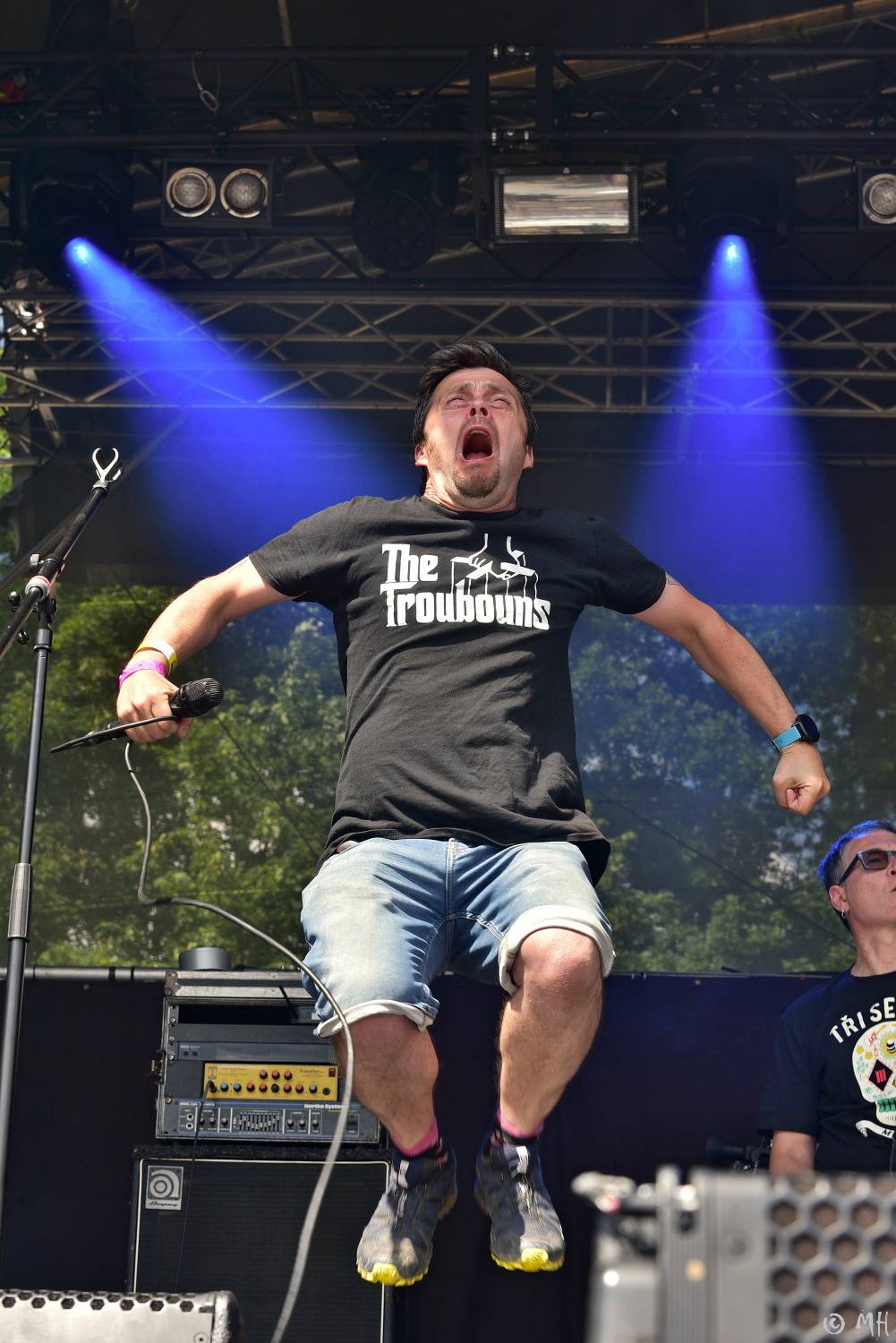 Dalším divným rokem okem fotografů | Martin Hanáček fotil Wohnout, Škwor, Harlej i Mira Žbirku