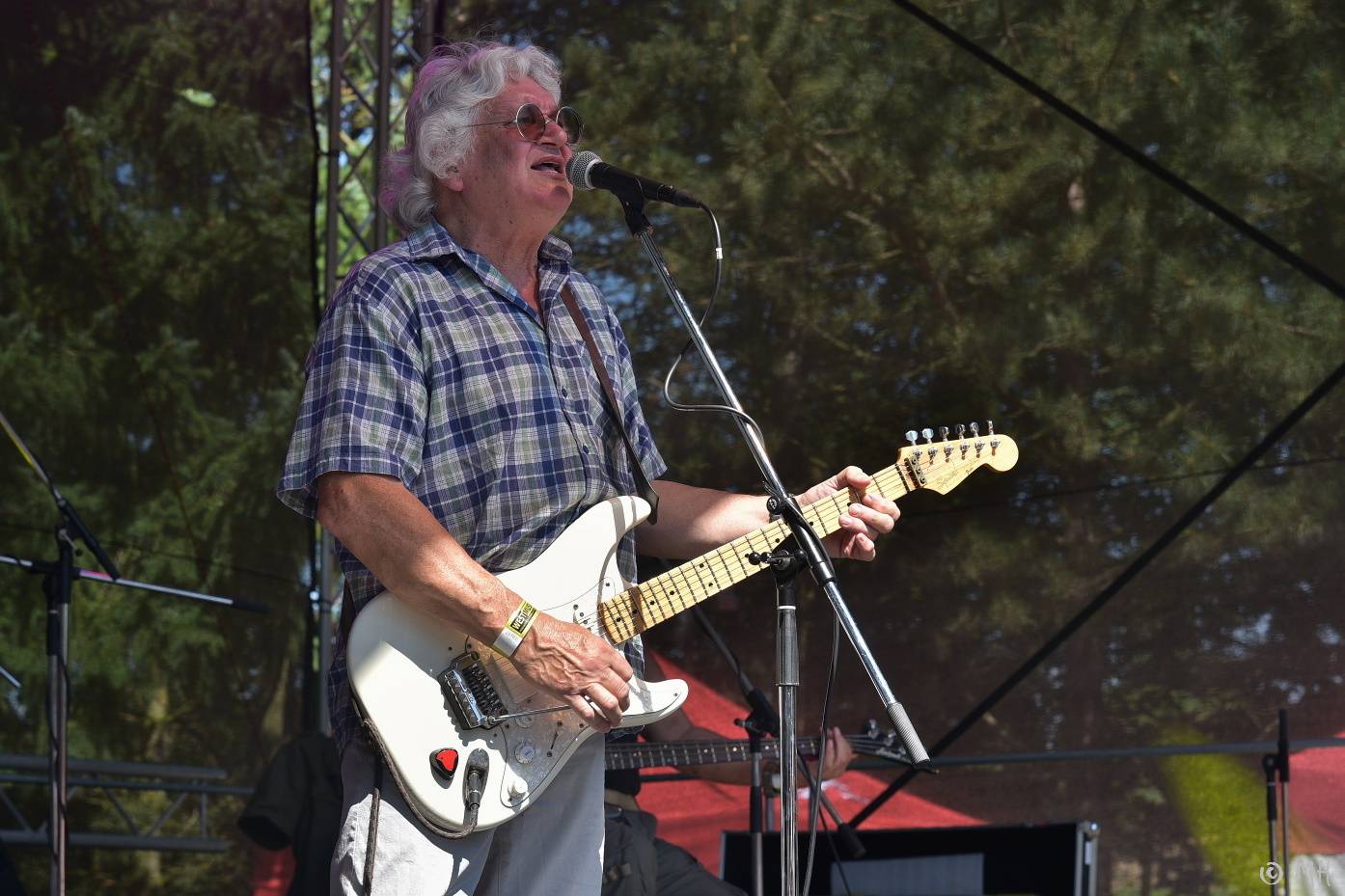 Dalším divným rokem okem fotografů | Martin Hanáček fotil Wohnout, Škwor, Harlej i Mira Žbirku