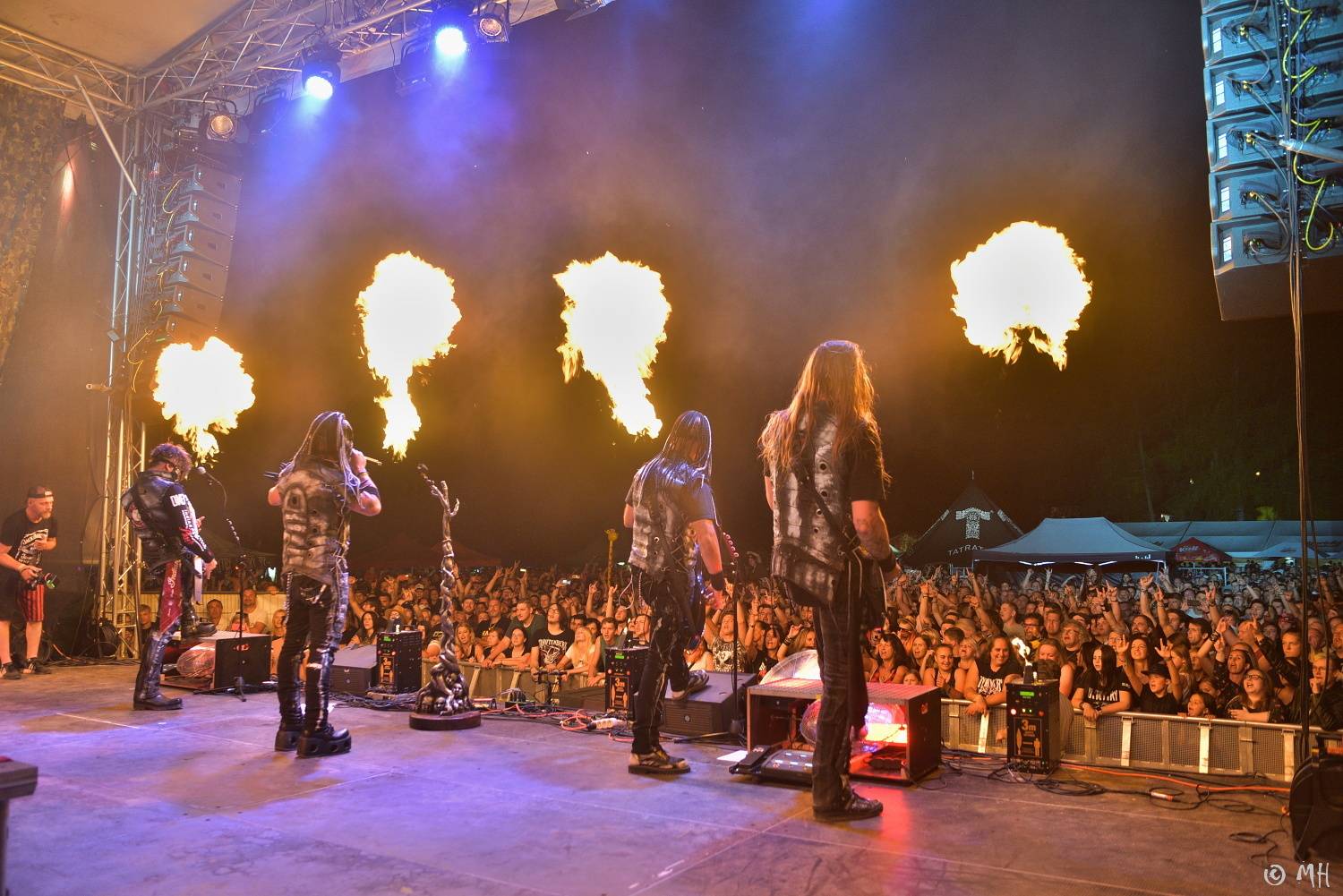 Dalším divným rokem okem fotografů | Martin Hanáček fotil Wohnout, Škwor, Harlej i Mira Žbirku