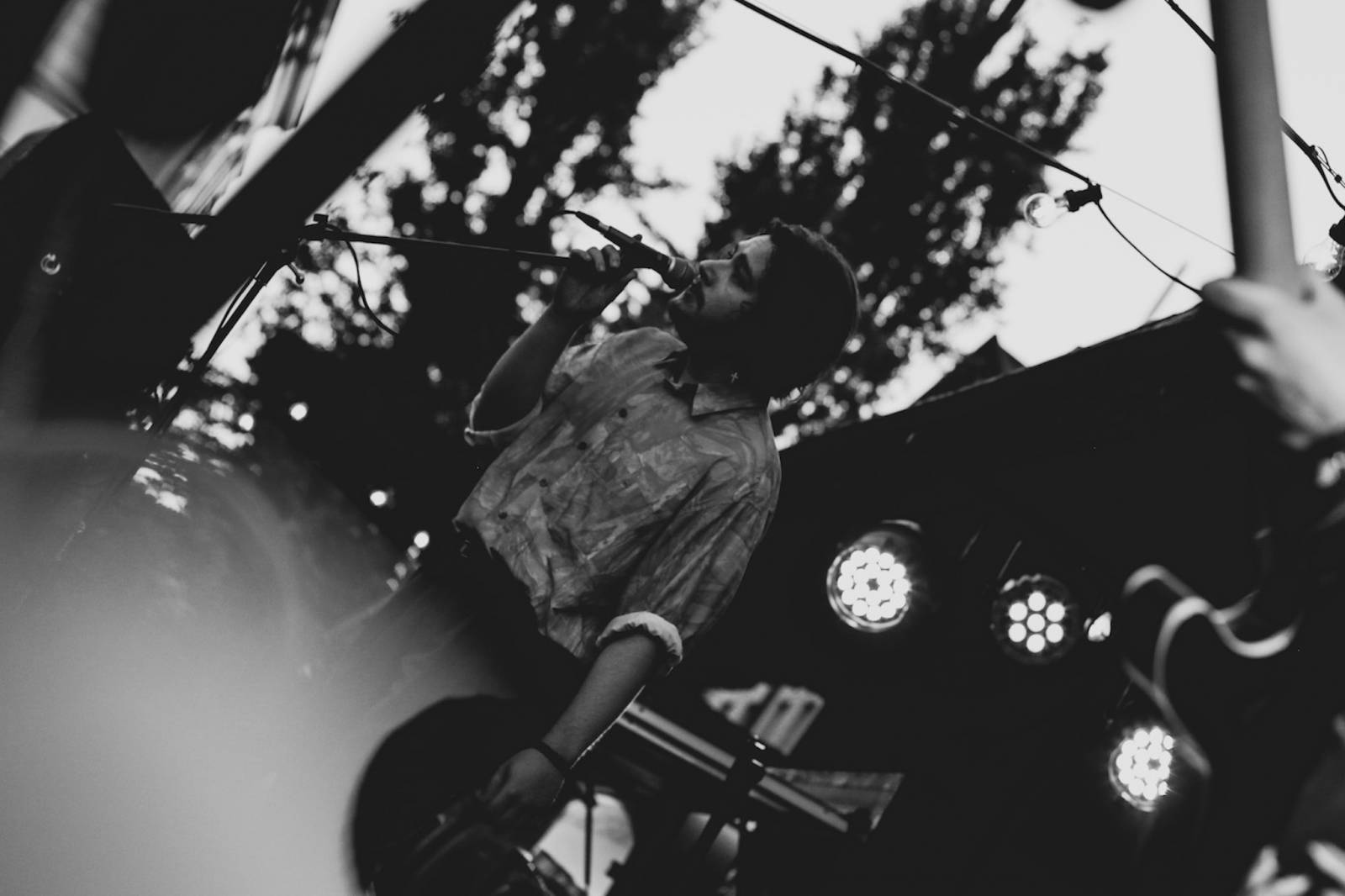 Dalším divným rokem okem fotografů | Rock for People Hope, autokoncerty v Holešovicích i Hrady.cz. Co všechno stihla Pavla Dolanská?