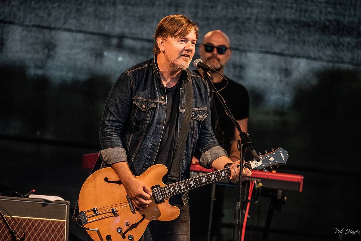 Dalším divným rokem okem fotografů | Objektiv Petra Hanče zachytil Mig 21, Lucii, Marka Ztraceného i Kabáty