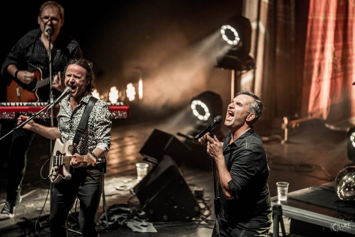 Dalším divným rokem okem fotografů | Lukáš Knoll vyrazil loni na Mig 21, Chinaski, Mňágu a Žďorp i Čechomor