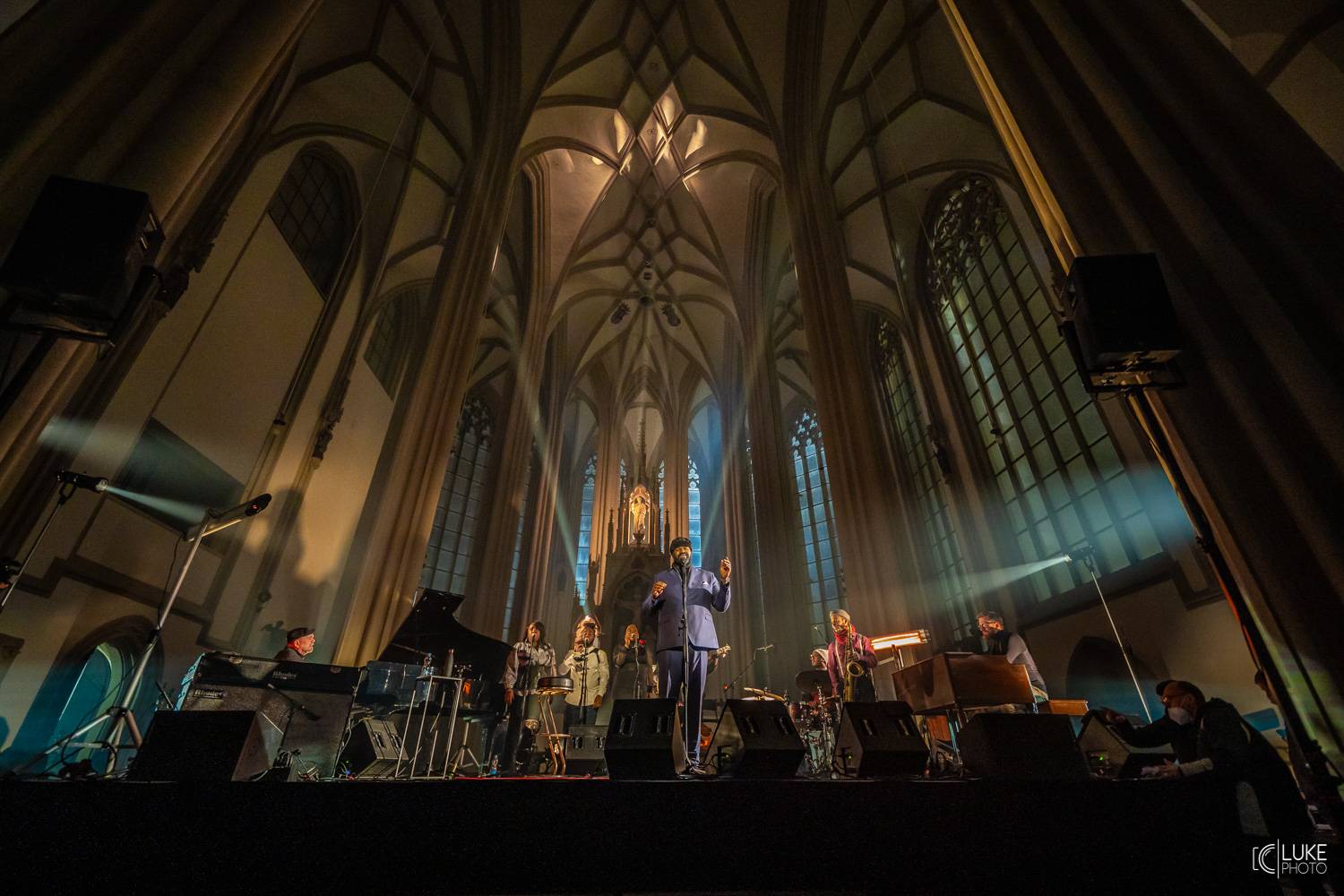 Dalším divným rokem okem fotografů | Lukáš Knoll vyrazil loni na Mig 21, Chinaski, Mňágu a Žďorp i Čechomor