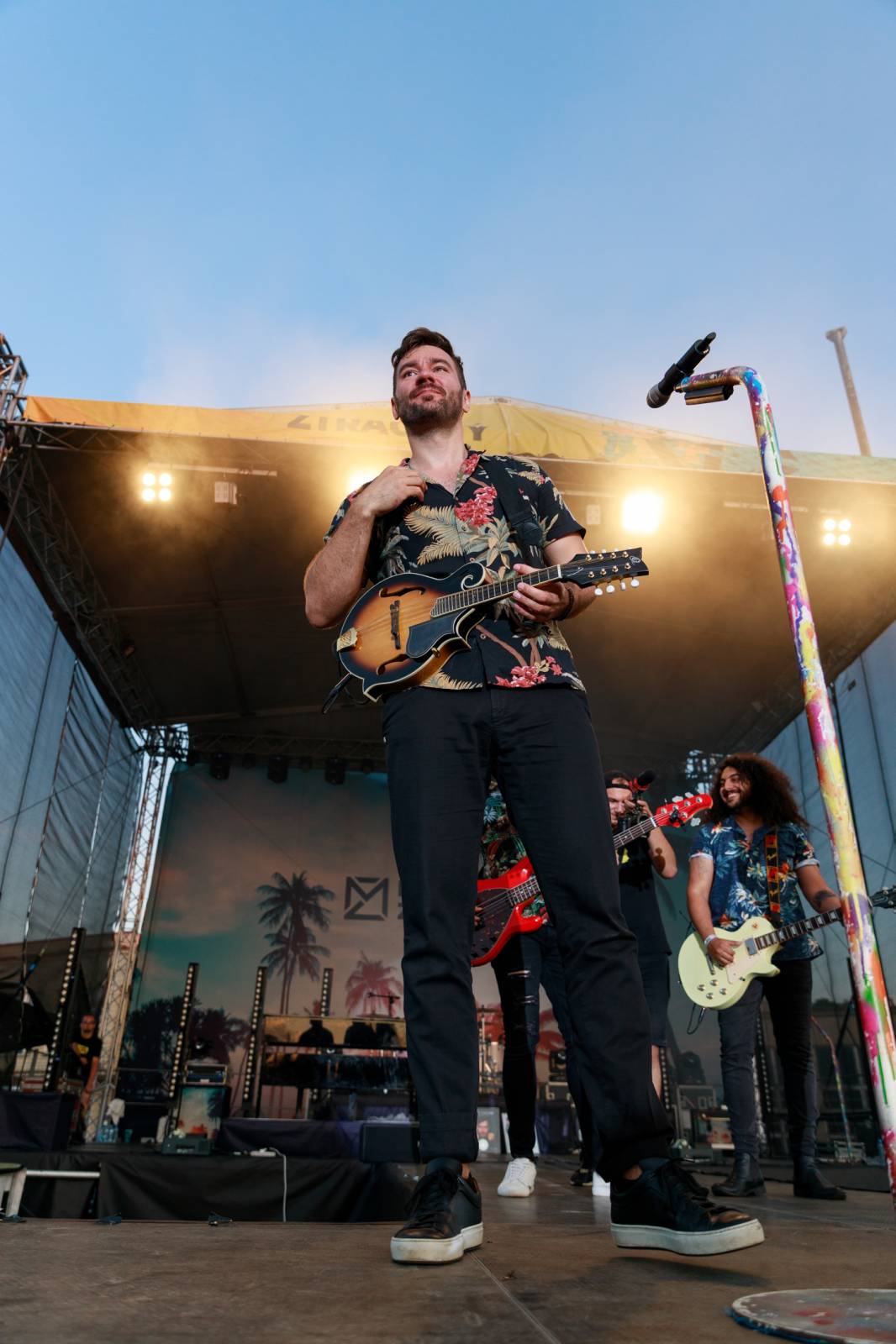 Dalším divným rokem okem fotografů | Pavlína Lindová vzpomíná na festival v Karlových Varech a Tour de Léto Marka Ztraceného