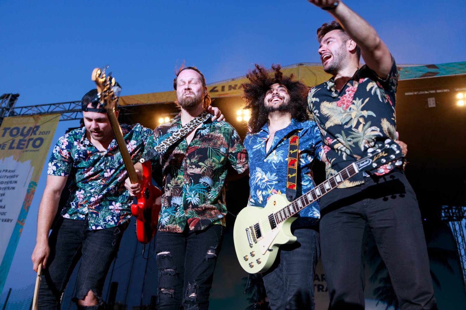 Dalším divným rokem okem fotografů | Pavlína Lindová vzpomíná na festival v Karlových Varech a Tour de Léto Marka Ztraceného