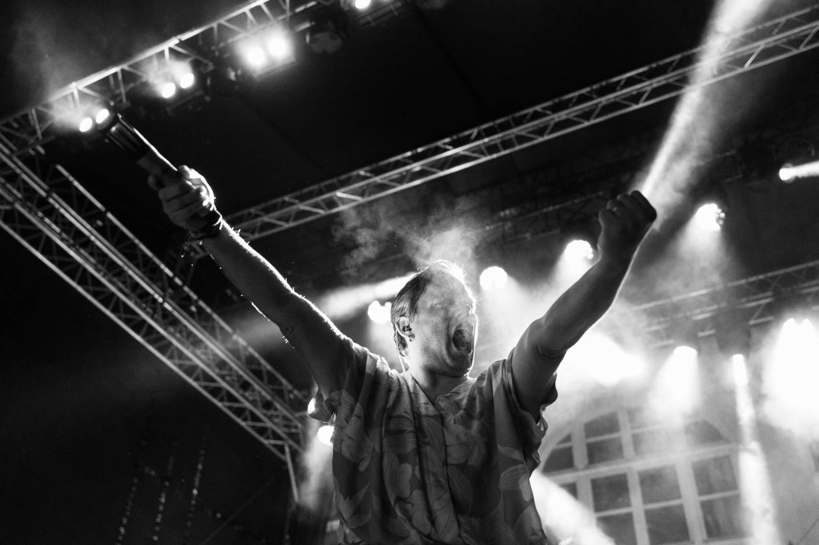 Dalším divným rokem okem fotografů | Pavlína Lindová vzpomíná na festival v Karlových Varech a Tour de Léto Marka Ztraceného