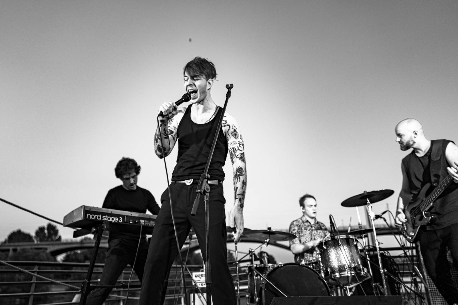 Dalším divným rokem okem fotografů | Objektiv Veroniky Matějkové zachytil Krucipüsk, Mig 21, Monkey Business i Vypsanou fiXu