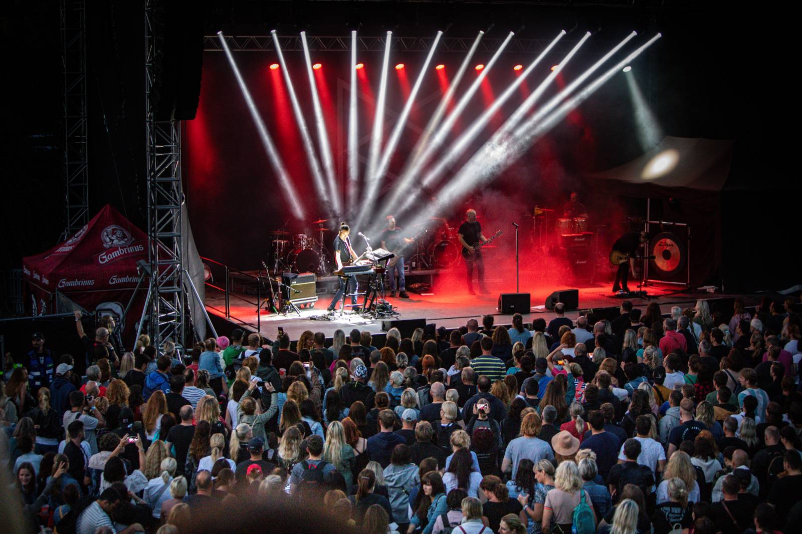 Dalším divným rokem okem fotografů | Objektiv Veroniky Matějkové zachytil Krucipüsk, Mig 21, Monkey Business i Vypsanou fiXu