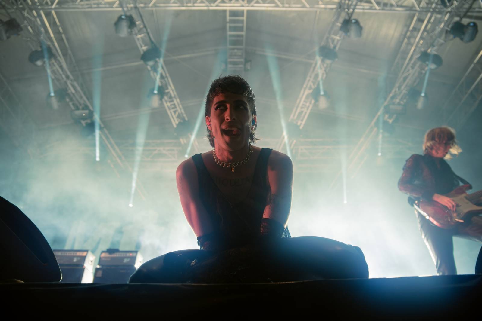 Dalším divným rokem okem fotografů | Bára Nosková fotila Rock for People Hope, Sebastiana na lodi nebo online koncert Mira Žbirky