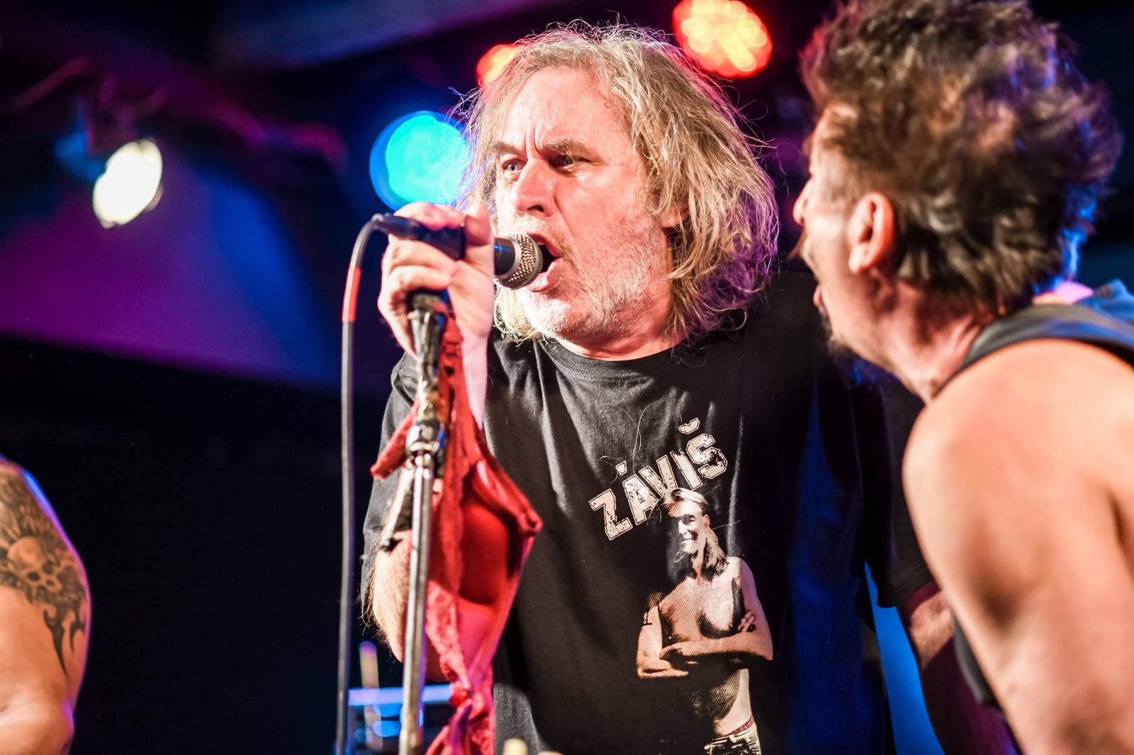 Anarchie a totalní chaos. Visací zámek hrál ve Vagonu