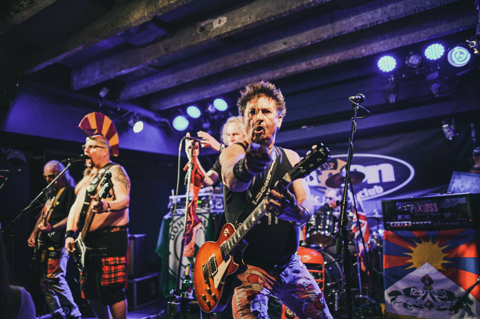 Anarchie a totalní chaos. Visací zámek hrál ve Vagonu