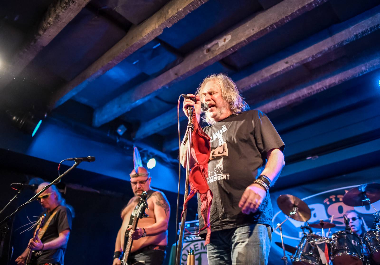 Anarchie a totalní chaos. Visací zámek hrál ve Vagonu