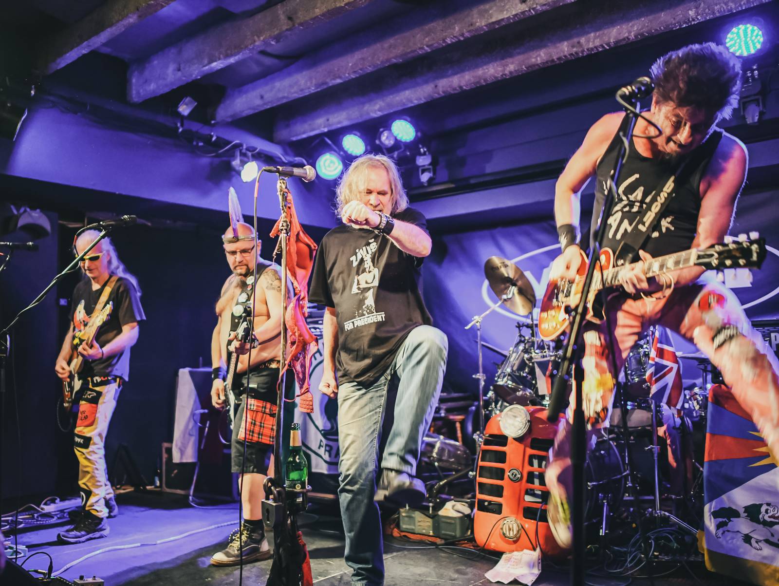 Anarchie a totalní chaos. Visací zámek hrál ve Vagonu