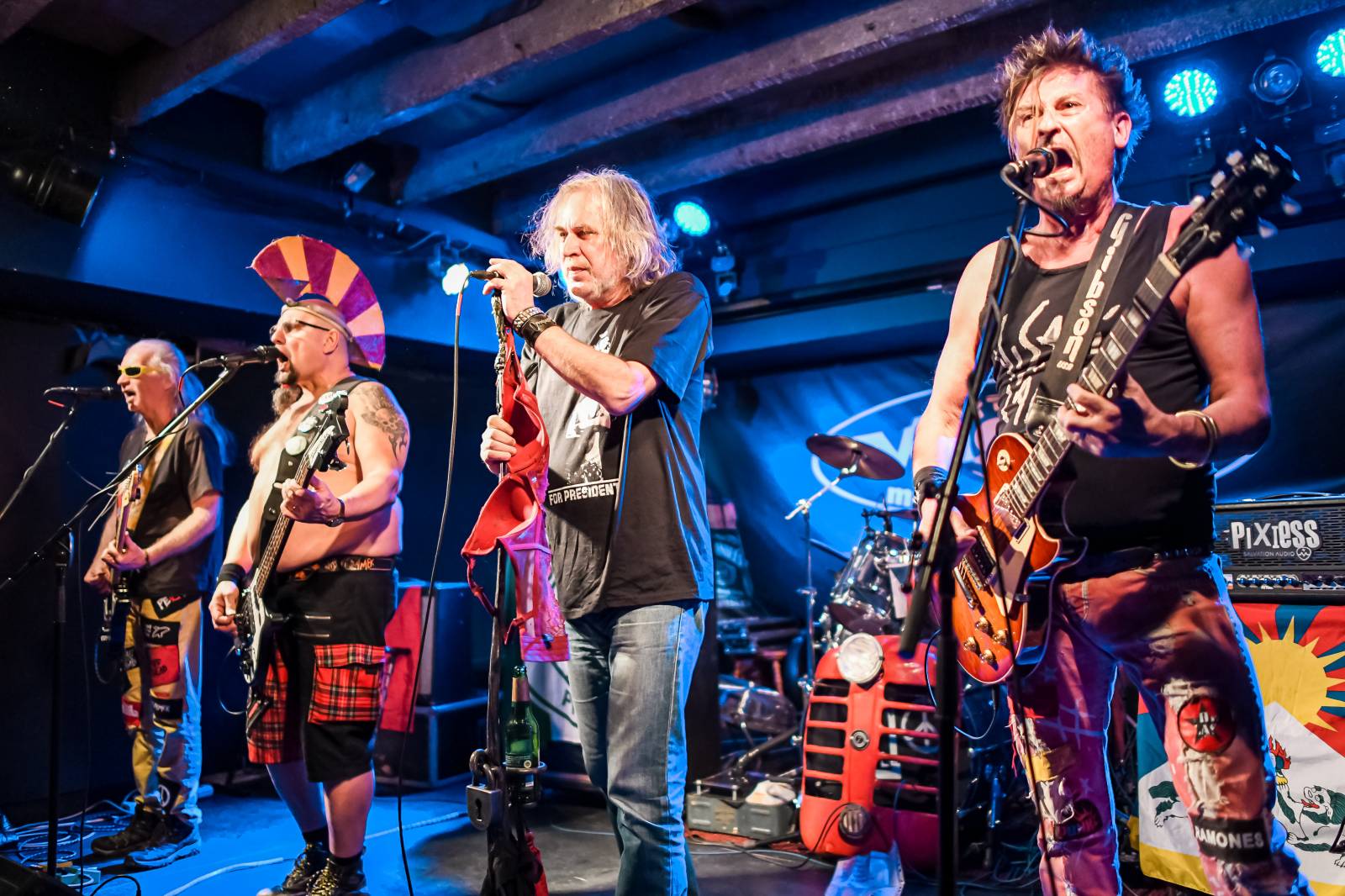 Anarchie a totalní chaos. Visací zámek hrál ve Vagonu