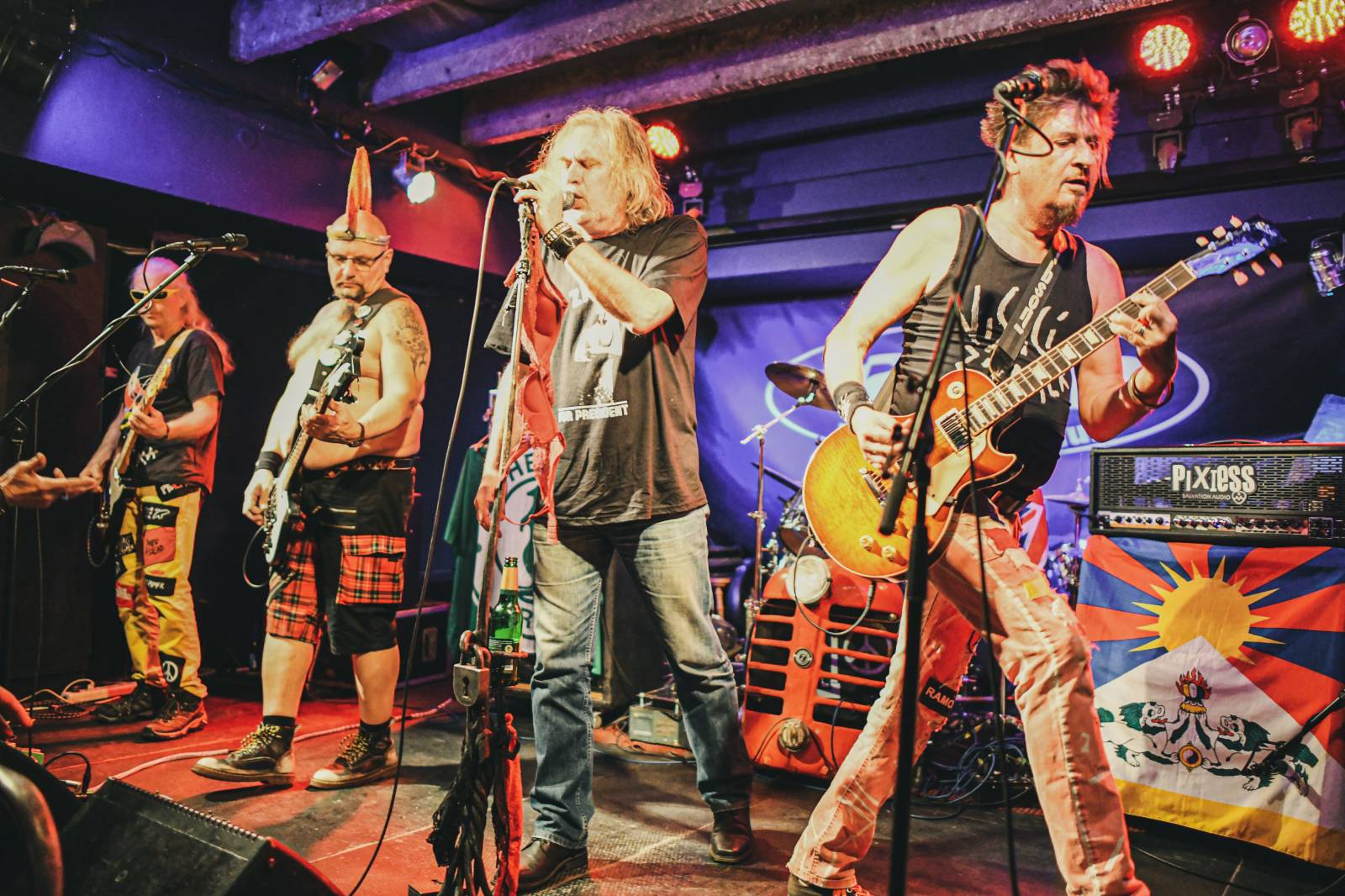 Anarchie a totalní chaos. Visací zámek hrál ve Vagonu