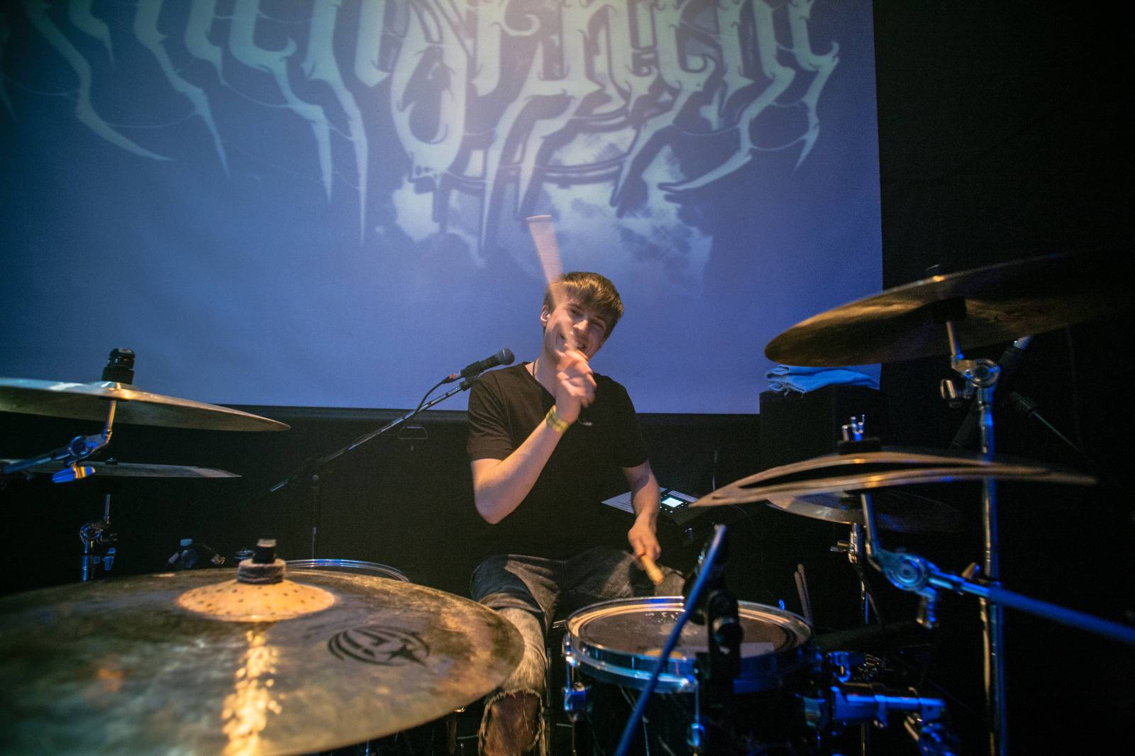 Metalové hody v Plzni. Pod lampou zahráli Nahum, Innersphere a Refore