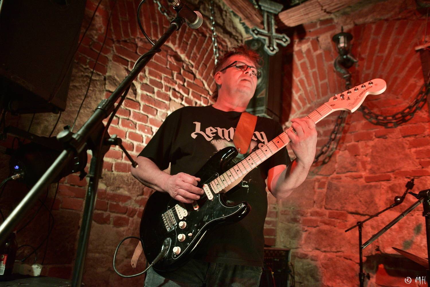 Ani Lemmy by se za jejich výkon nestyděl. Tribute band Motörreptile-Motörhead ovládl plzeňský Parlament