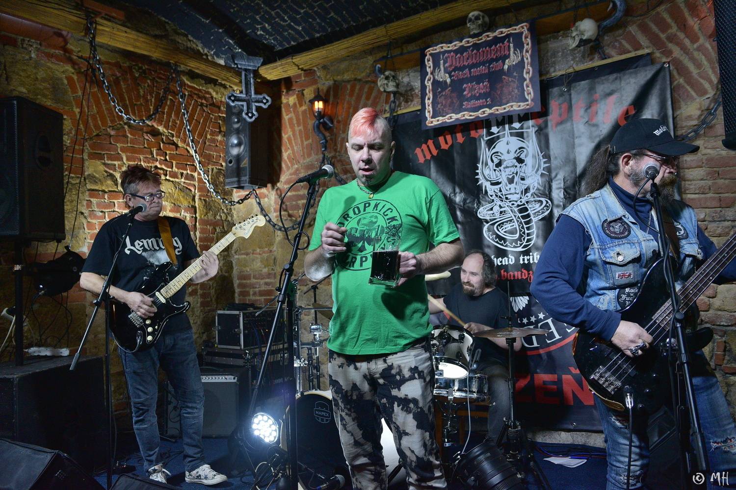 Ani Lemmy by se za jejich výkon nestyděl. Tribute band Motörreptile-Motörhead ovládl plzeňský Parlament