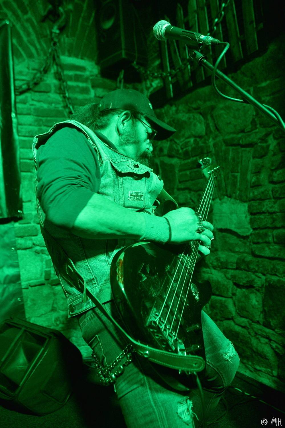 Ani Lemmy by se za jejich výkon nestyděl. Tribute band Motörreptile-Motörhead ovládl plzeňský Parlament