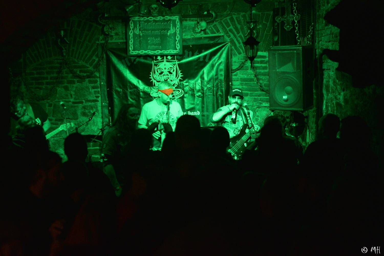 Ani Lemmy by se za jejich výkon nestyděl. Tribute band Motörreptile-Motörhead ovládl plzeňský Parlament