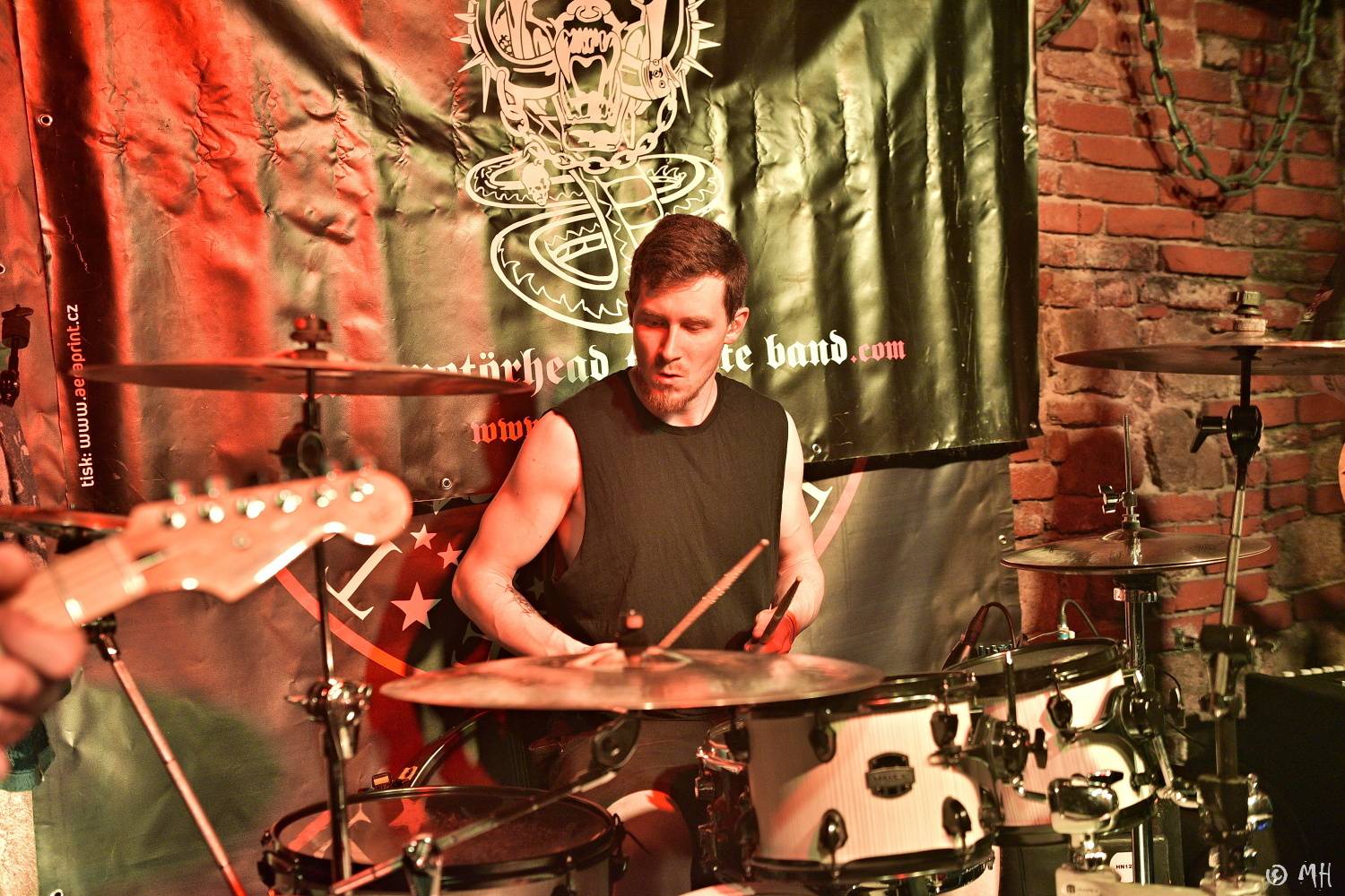 Ani Lemmy by se za jejich výkon nestyděl. Tribute band Motörreptile-Motörhead ovládl plzeňský Parlament