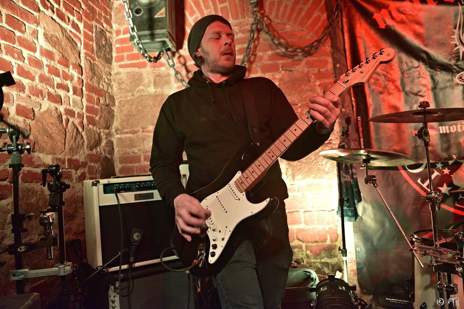 Ani Lemmy by se za jejich výkon nestyděl. Tribute band Motörreptile-Motörhead ovládl plzeňský Parlament