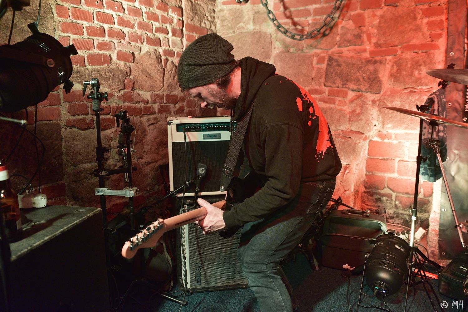 Ani Lemmy by se za jejich výkon nestyděl. Tribute band Motörreptile-Motörhead ovládl plzeňský Parlament