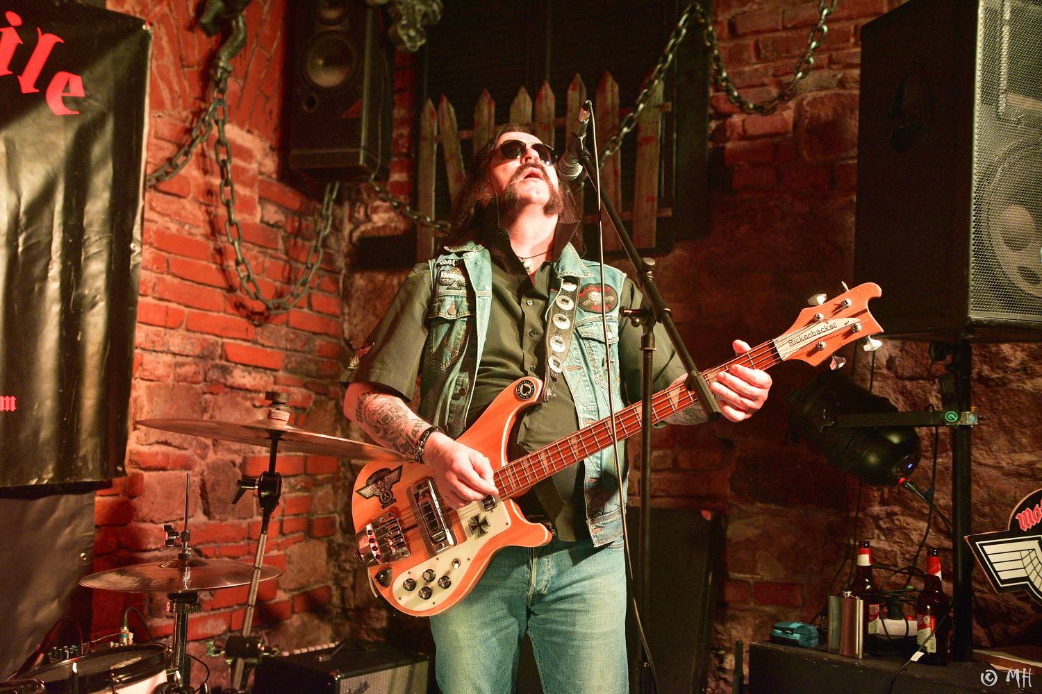 Ani Lemmy by se za jejich výkon nestyděl. Tribute band Motörreptile-Motörhead ovládl plzeňský Parlament