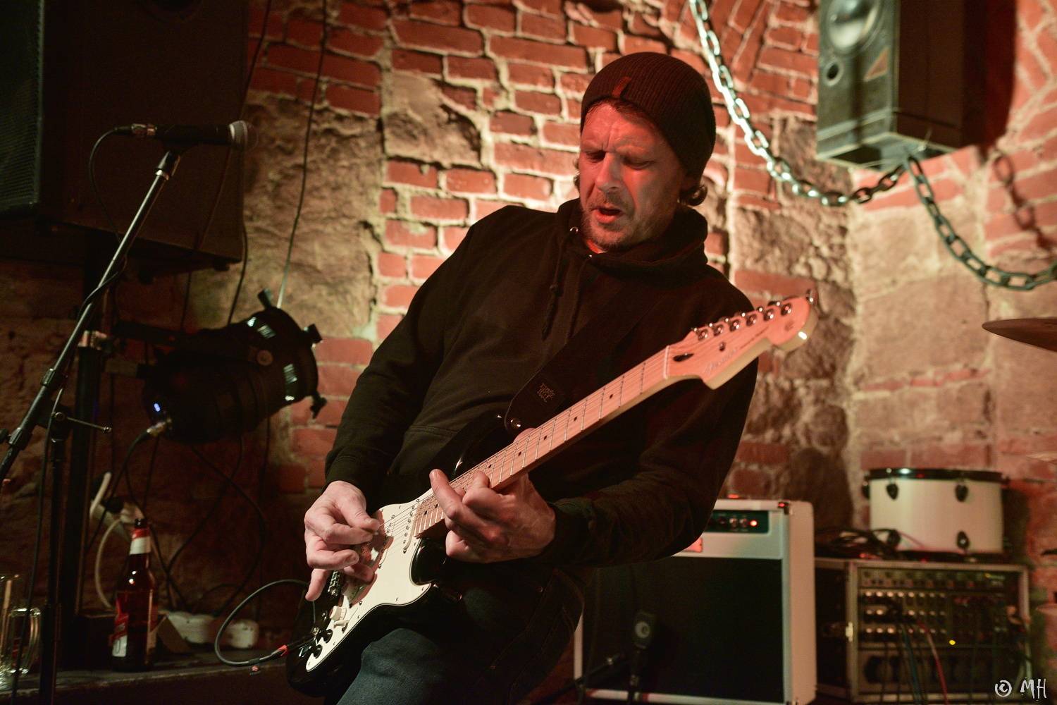 Ani Lemmy by se za jejich výkon nestyděl. Tribute band Motörreptile-Motörhead ovládl plzeňský Parlament