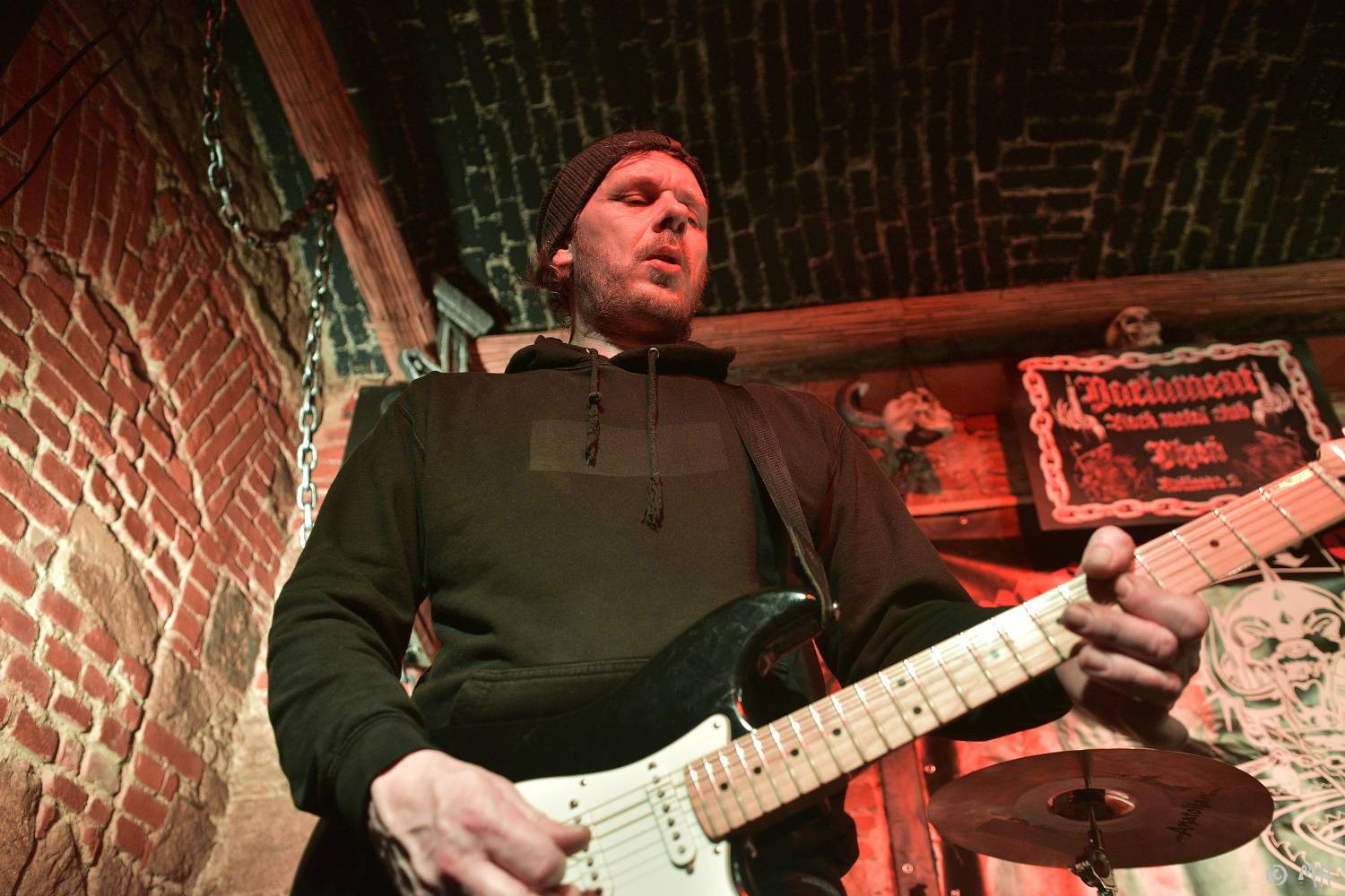 Ani Lemmy by se za jejich výkon nestyděl. Tribute band Motörreptile-Motörhead ovládl plzeňský Parlament