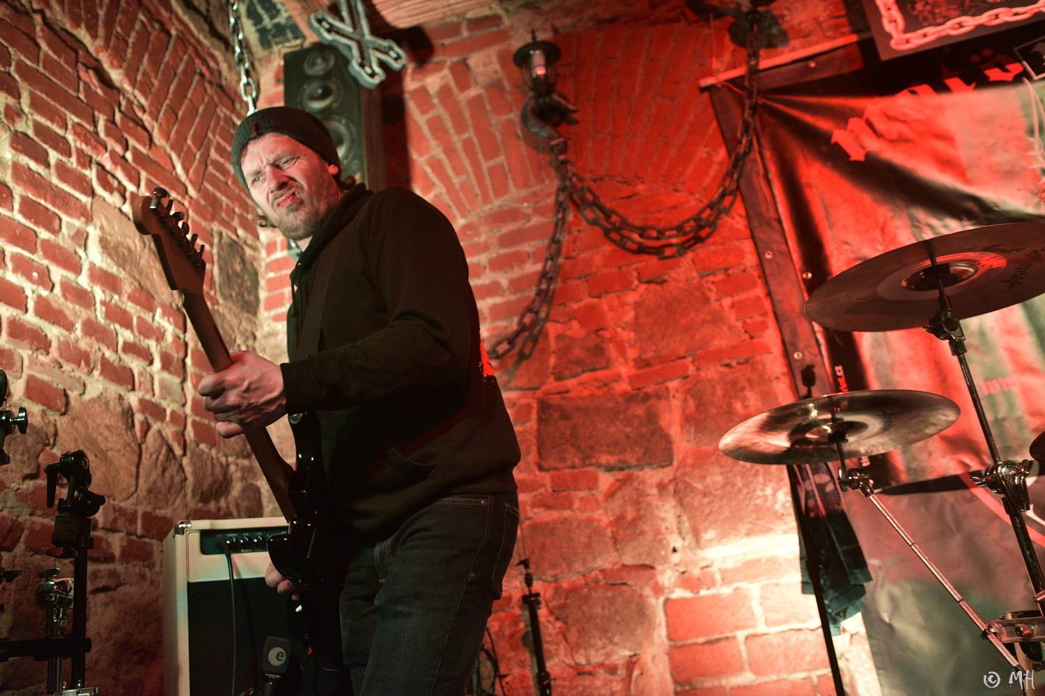 Ani Lemmy by se za jejich výkon nestyděl. Tribute band Motörreptile-Motörhead ovládl plzeňský Parlament