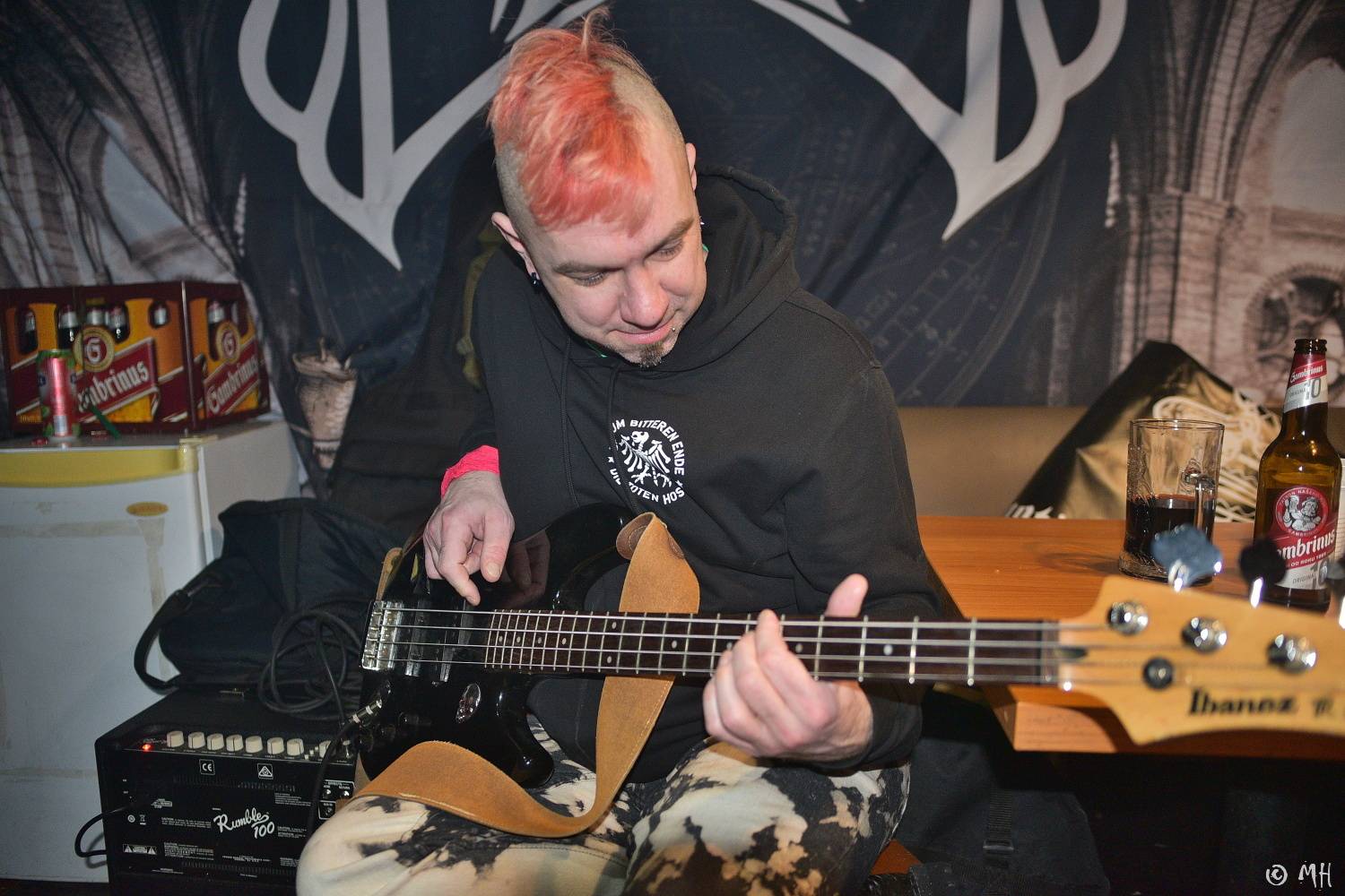 Ani Lemmy by se za jejich výkon nestyděl. Tribute band Motörreptile-Motörhead ovládl plzeňský Parlament