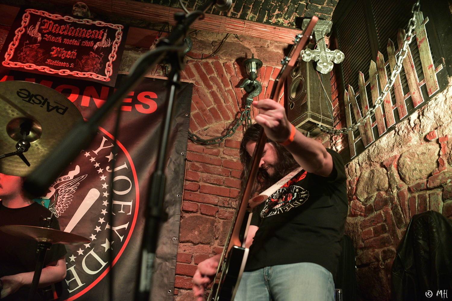 Ani Lemmy by se za jejich výkon nestyděl. Tribute band Motörreptile-Motörhead ovládl plzeňský Parlament