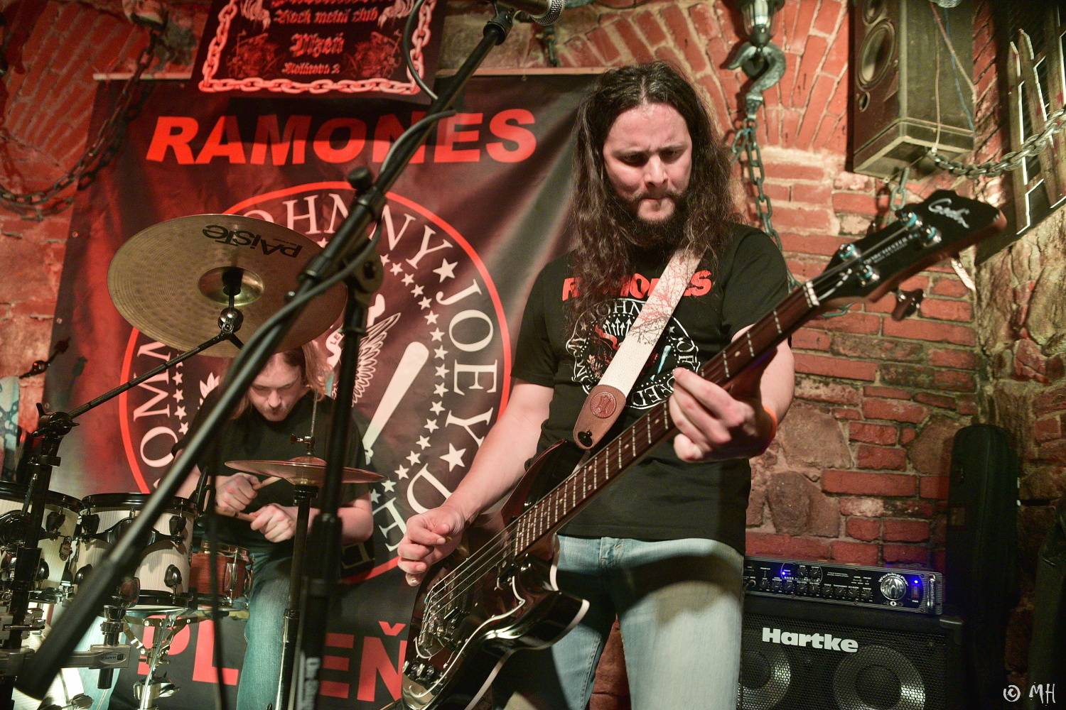 Ani Lemmy by se za jejich výkon nestyděl. Tribute band Motörreptile-Motörhead ovládl plzeňský Parlament