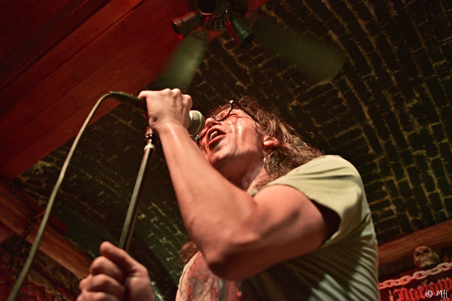 Ani Lemmy by se za jejich výkon nestyděl. Tribute band Motörreptile-Motörhead ovládl plzeňský Parlament