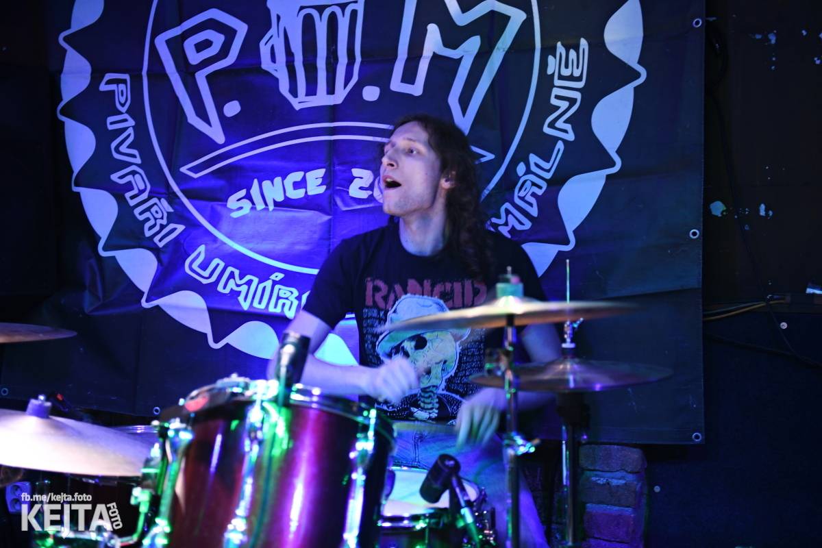 P.U.M. řádně zapili své nové album Ostuda punku, Modrá Vopice praskala ve švech