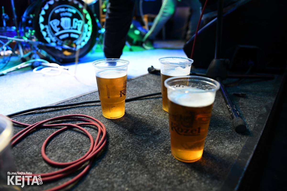 P.U.M. řádně zapili své nové album Ostuda punku, Modrá Vopice praskala ve švech